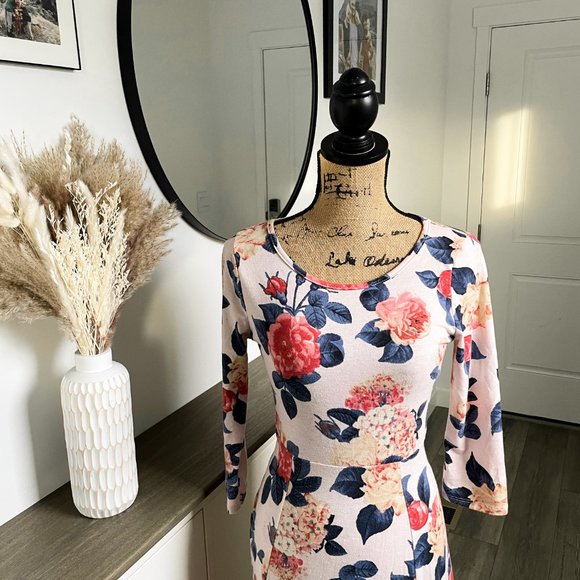 Floral Maxi Dress - Picture 3 of 4